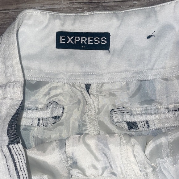 Express 0 - Picture 2 of 6